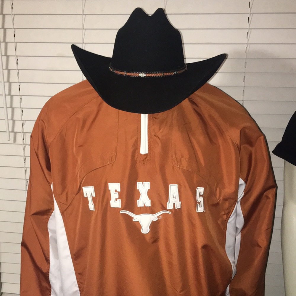❤️Sale💃💃💃💥🤠UNIVERSITY OF TEXAS WINDBREAKER 🤠